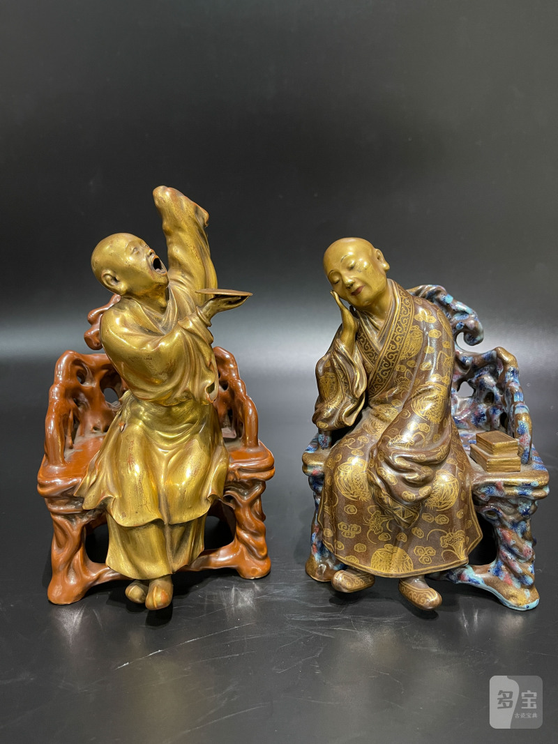 清乾隆 粉彩描金罗汉坐像一对 - 图2